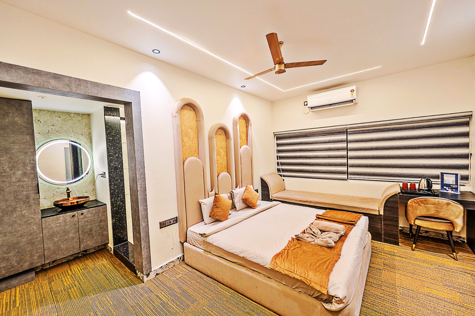Premium Jacuzzi AC Room photo 2
