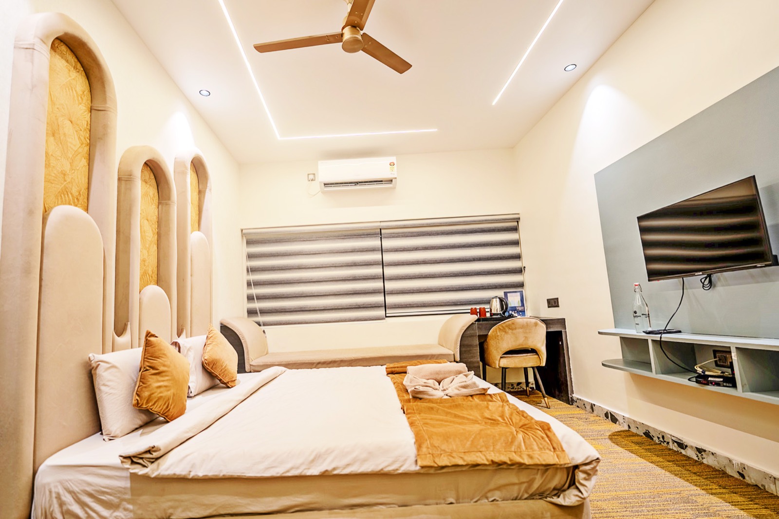 Premium Jacuzzi AC Room photo 3